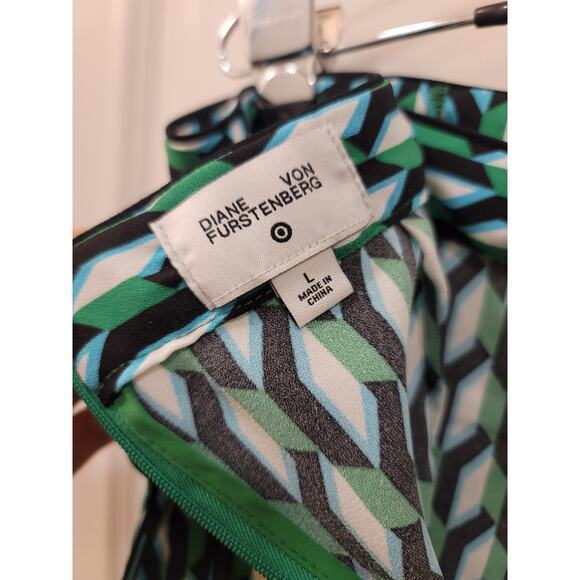 DVF Green Skort in Geometric Print - Picture 6 of 9